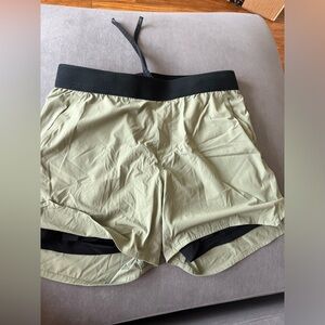 Ten Thousand lined 5” inseam tactical shorts - light green - size M